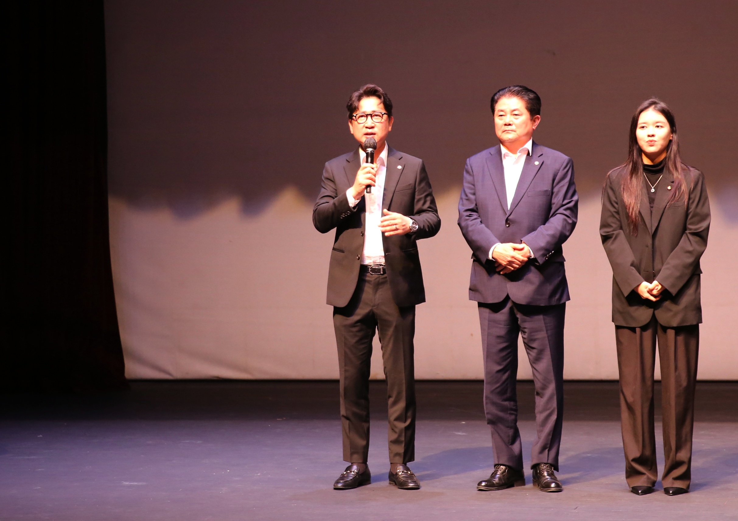 장안 은빛 어르신 노래자랑5번 사진